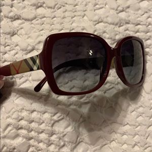 BURBERRY SUNGLASSES